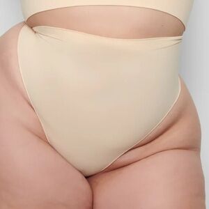New 
Shaping Underwear
MID WAIST THONG‎